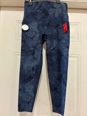 SPANX Booty Boost Woman’s Navy Wave-Pattern 7/8 Leggings Large nwt